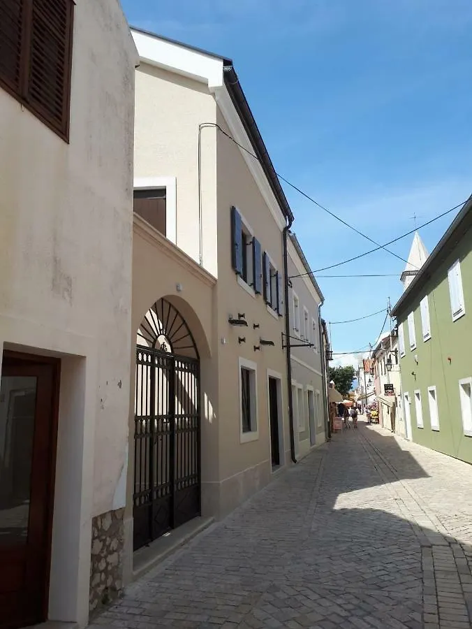 Apartments Mihael Nin
