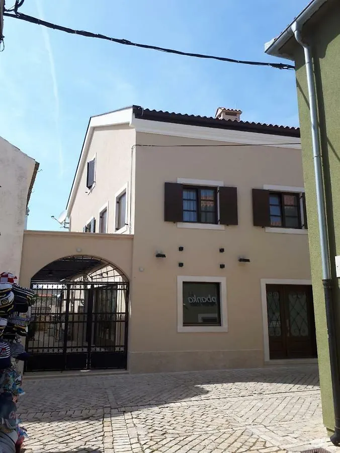 Apartments Mihael Nin 0*,