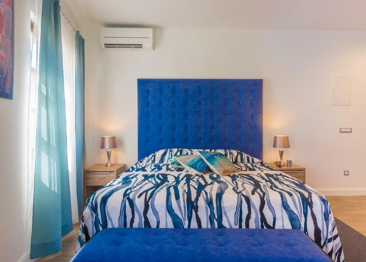 Apartments Mihael Nin 0*,  Chorvatsko